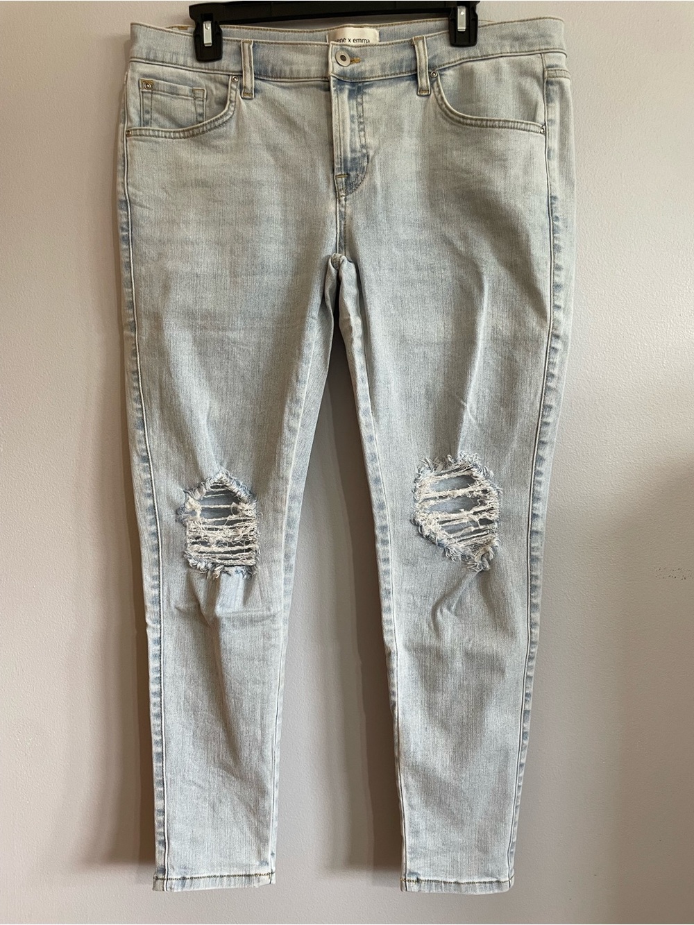 Women’s Light Blue Distressed Skinny Jeans - Ripped Knee Detail